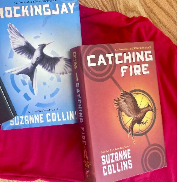 Set of 3 - Full Set - BRAND NEW! - The Hunger Games Trilogy - Picture 3 of 4